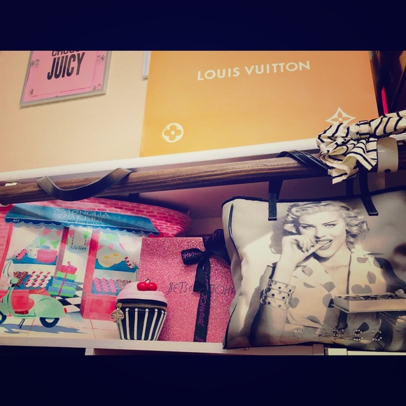 Meet your Posher, Jules - Picture 1 of 3